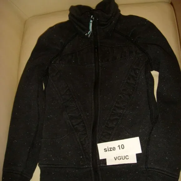 Ivivva Girl by Lululemon 🍋Cuddle me jacket zipper black silver sparkles size 10 - Picture 4 of 4